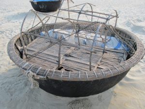 ベトナムの伝統的な釣り船