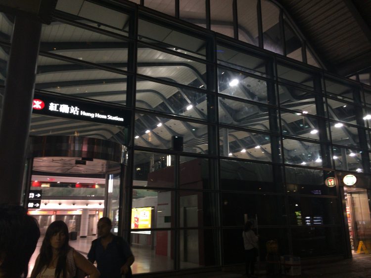 夜のホンハム駅